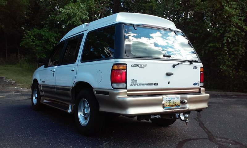 Illustration for article titled For $5,900, Would You Slip On This 1996 Ford Explorer High Top?